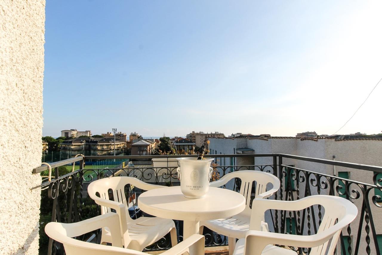 Hotel Riviera Пьетра-Лигуре Экстерьер фото
