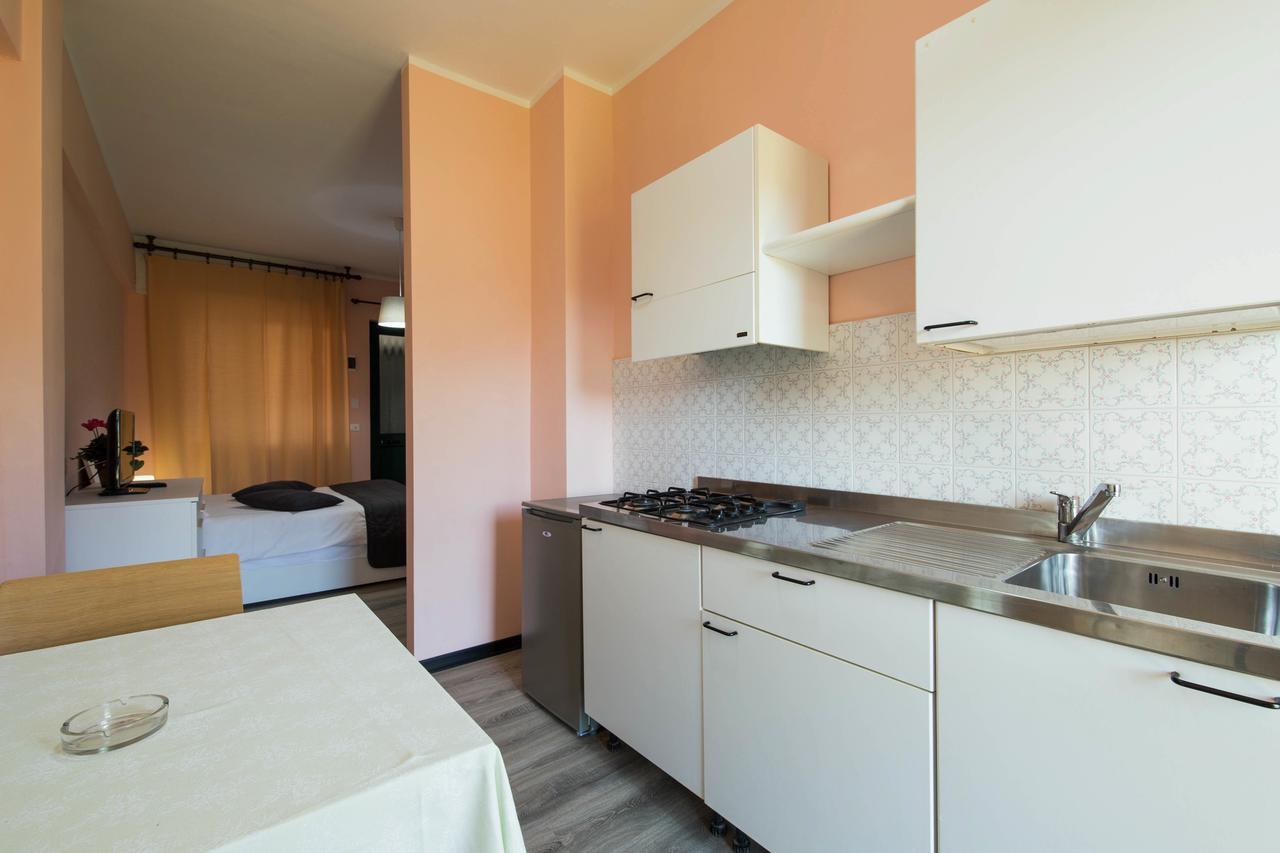 Hotel Riviera Пьетра-Лигуре Экстерьер фото
