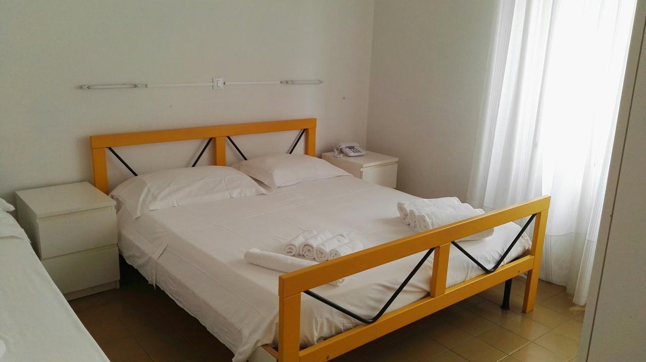 Hotel Riviera Пьетра-Лигуре Экстерьер фото