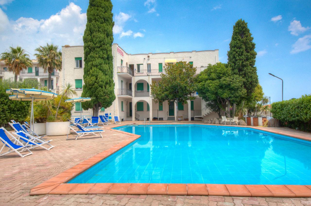 Hotel Riviera Пьетра-Лигуре Экстерьер фото