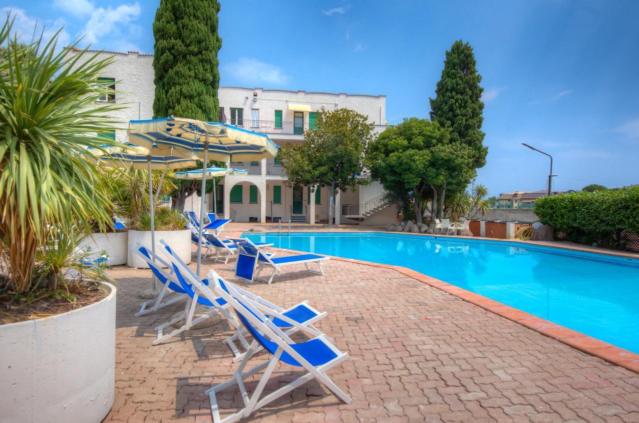 Hotel Riviera Пьетра-Лигуре Экстерьер фото