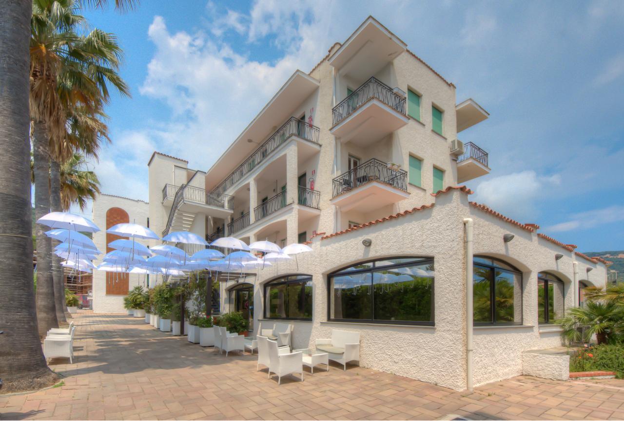 Hotel Riviera Пьетра-Лигуре Экстерьер фото